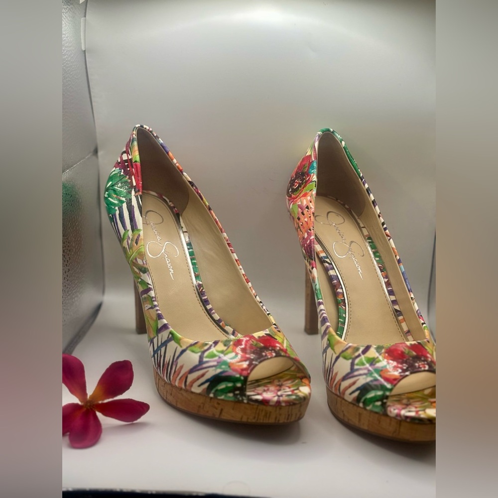 Jessica Simpson floral Pumps - Picture 2 of 8